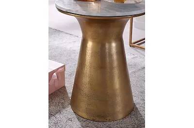 Table d'appoint en aluminium doré et aspect marbre indien blanc