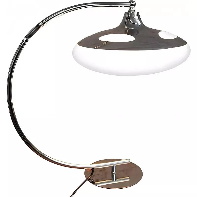 Lampe de table incurvée design en verre blanc et métal chromé H45