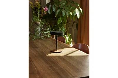 Lampe de table à LED en bois et métal noir et laiton antique H19