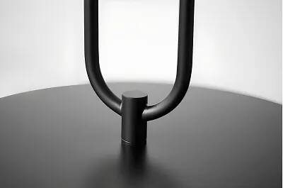 Lampadaire en acier et marbre noir H175