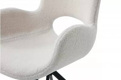 Chaise pivotante en tissu bouclé blanc