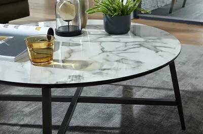 Table basse design aspect marbré blanc et acier noir mat Ø88